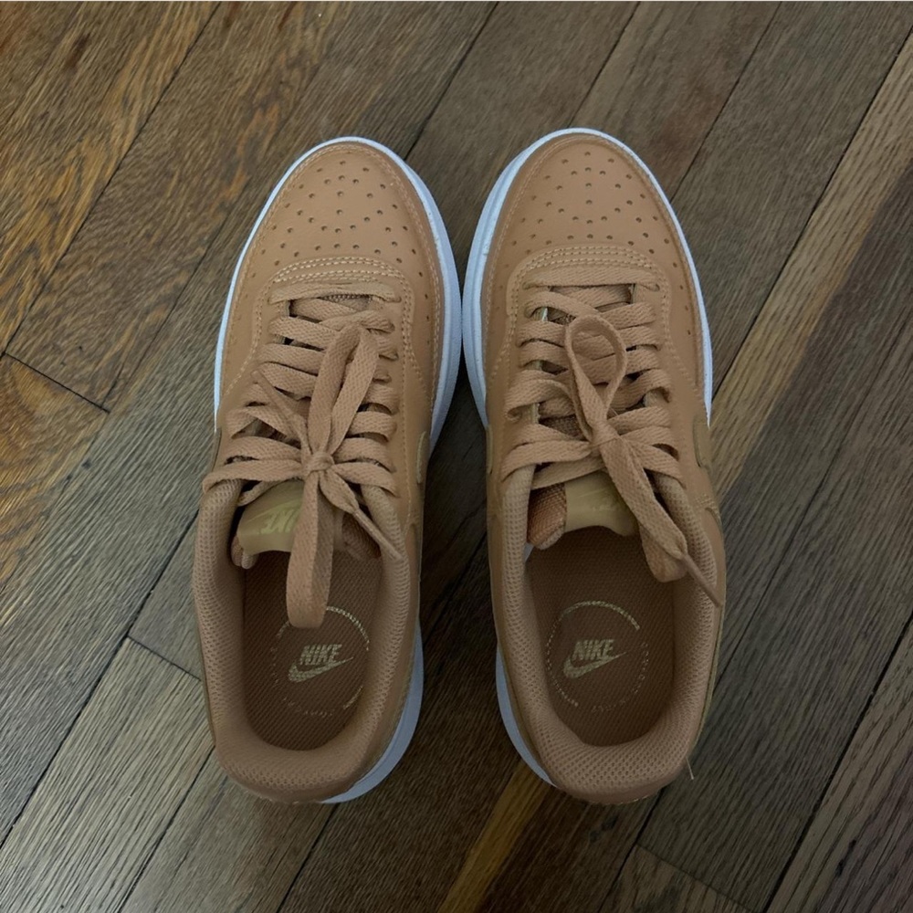 Nike Platform size 7 in women’s